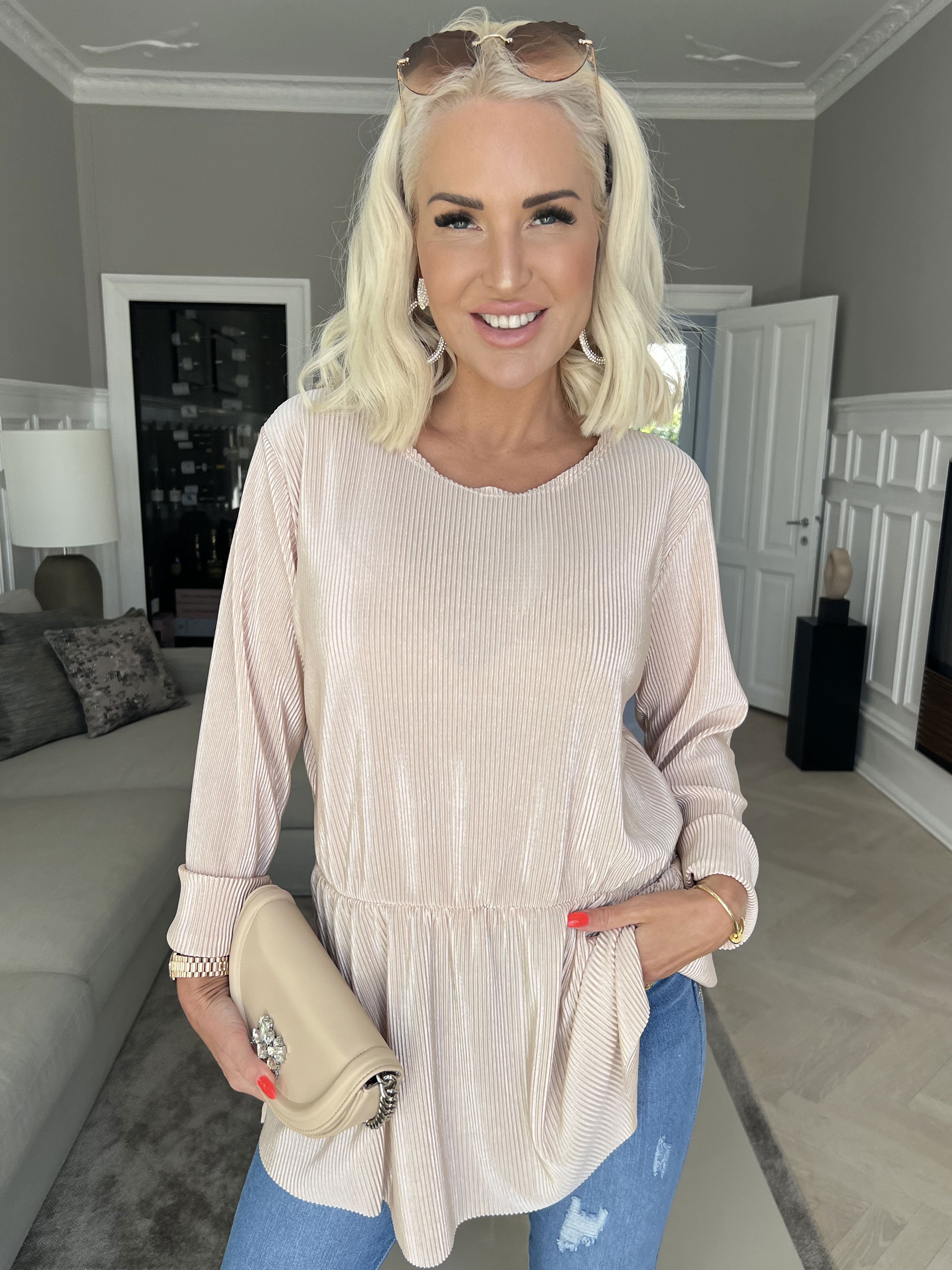 Delfina - Rillet langærmet bluse med lille skød